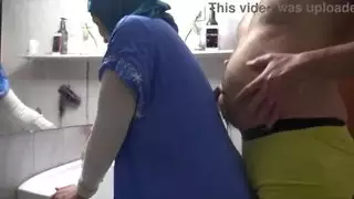 الرجل الألماني المنحرف يمارس الجنس مع خادمة التنظيف المسلم