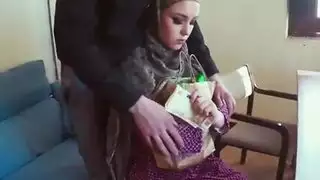 العربية كتي زوي تمتص ديك شخص غريب من أجل المال