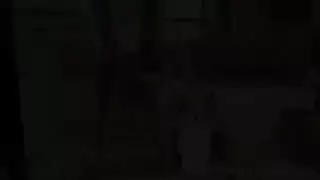 ينيك خرق الخادمة من خرقها و يوسعه ليها توسيع و هي تقلها ابي زبرك