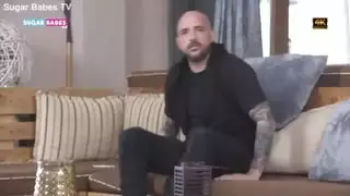 في سن المراهقة التركية تتمتع الديك اليوناني
