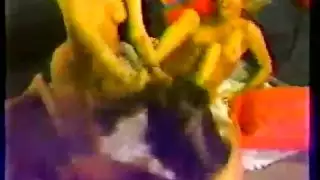امرأة سمراء لعوب فاتنة فالون يفترض أن ديسكيا ريشة هو شيء رائع للحصول على متعة الوحل في المداعبة السحاقية