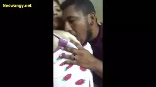 ناصف مع لبوه معلقها من النت يفشخ اللبوه ويهديلها كسها الممحون