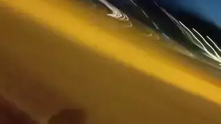 اصطياد الأزواج سخيف على الشاطئ – إنها تريد مني الانضمام!