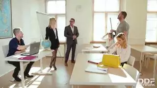 العربدة الكلية مع الطالبات