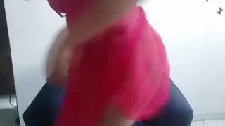 الشرج العربي مسلم الحقيقي في الحجاب بالإصبع الأحمق والتدفق كس